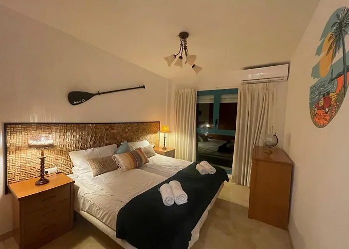 Traveler\'S Beach Apartment With Sea View, Free Coffee & Parking